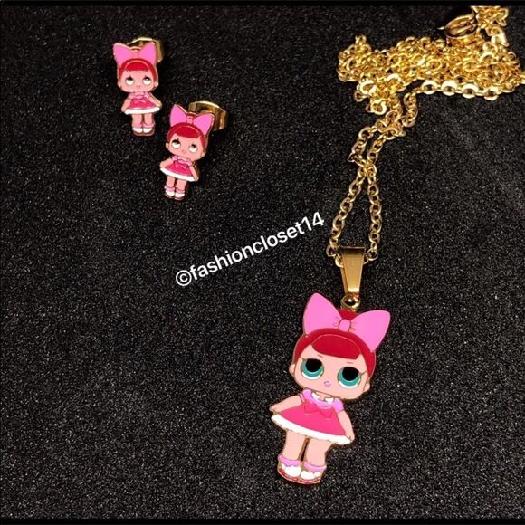 LOL SURPRISE DOLL NECKLACE AND EARRING SET - Picture 1 of 4
